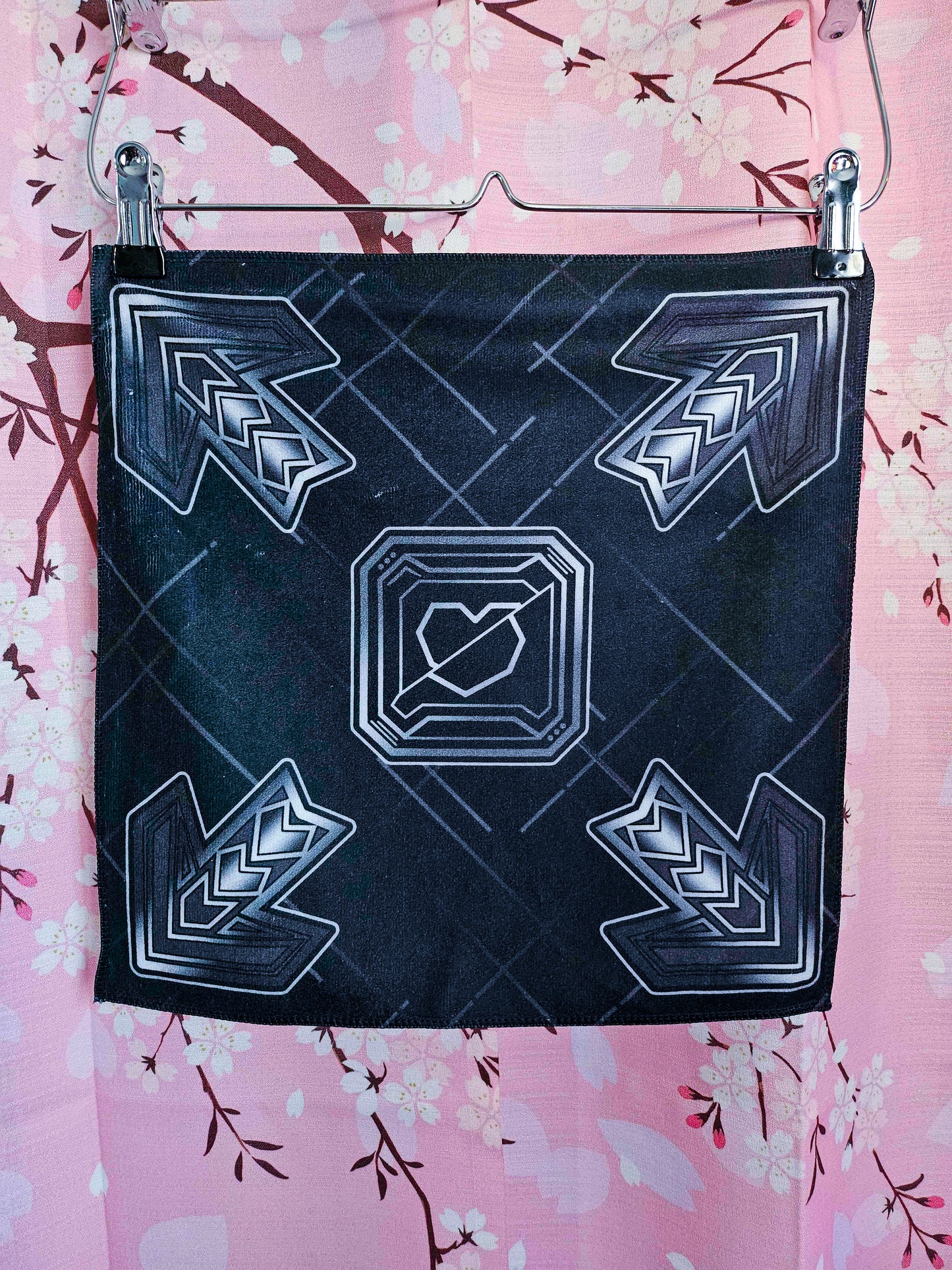 Pump Dark Towel